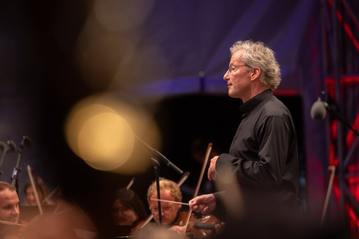 Das erste #Klassikairleben-Konzert 2025 war ein voller Erfolg: Tausende tanzten im Rosental #Leipzig zu J. Strauß (Sohn), mit Nikolaj Szeps-Znaider &amp; Franz Welser-Möst. Klassische Musik hat die Kraft, Menschen zu verbinden – gestern wurde das wieder spürbar! #leipzigcityofmusic