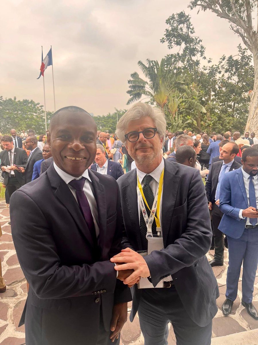 MigrationsI's tweet image. Merci au ministre @TMohamedSoilihi pour cet échange bref à #Brazzaville sur les mesures d’adaptation nécessaires comme #FemmeAdaptClimat pour éviter les #migrations #climatiques