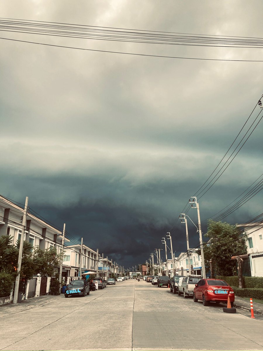 ⛈️🌧️ คุณเห็นเมฆฝนทะมึน นั่นมั้ย ?

ในเมื่อหลบไม่ได้ ~ เลี่ยงไม่พ้น
ก็ต้องลุยฝ่าออกไปนั่นแหละ !!

ความเจ็บปวดทุกข์ทรมานในใจของคุณ ก็เช่นกัน !!