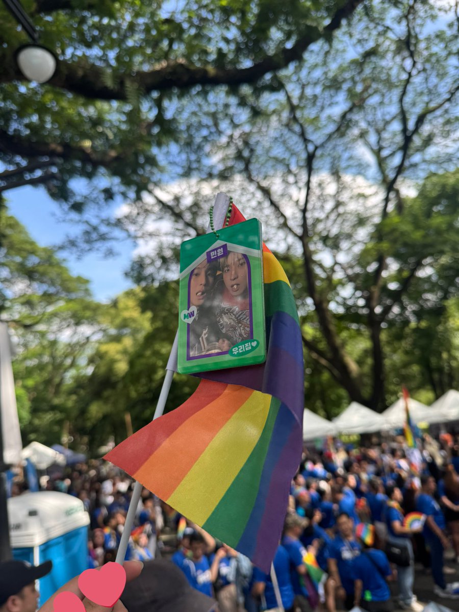 mignonuwon's tweet photo. YOU ASKED, I DELIVERED!!!! HAPPY PRIDE MONTH Y’ALL, MINWON IN PRIDE MARCH 2025 💚💜 https://t.co/iAVul39KST