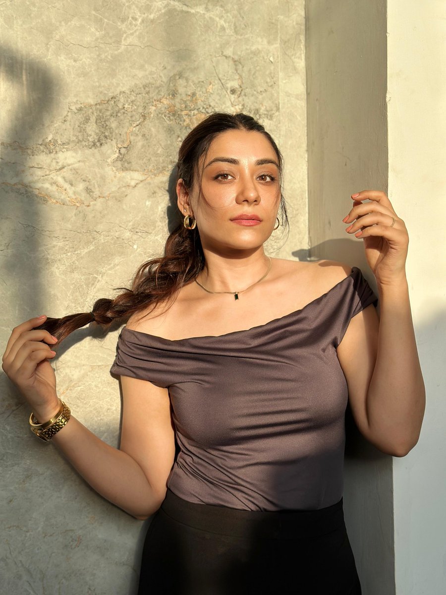 iam_anchalsingh's tweet image. Caught between frames- not quite on set, not quite off it 💕
#workmode
#AanchalGSinggh