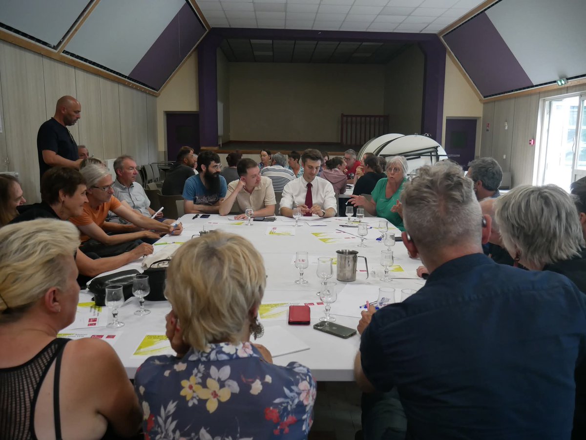 L_Deffontaines's tweet image. Amiens 2026 : la gauche s’organise pour gagner 

Hier soir, près de 120 Amiénois ont participé à l'atelier co-organisé avec Picardie Debout. Une énergie, une envie, une détermination : le rassemblement est lancé.

L'espoir est là, dans 9 mois, nous gagnerons !