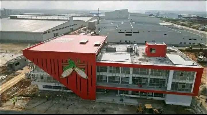 Inauguration de l'usine Transcao détenue à 80% par la CI et par des singapouriens.  Constituée de 2 sites : TRANSCAO SEWEKE, à San-Pedro, d’une capacité de transformation de 50 000 tonnes ; et TRANSCAO PK 24 : usine de broyage, un entrepôt, un centre de formation.
Transformation