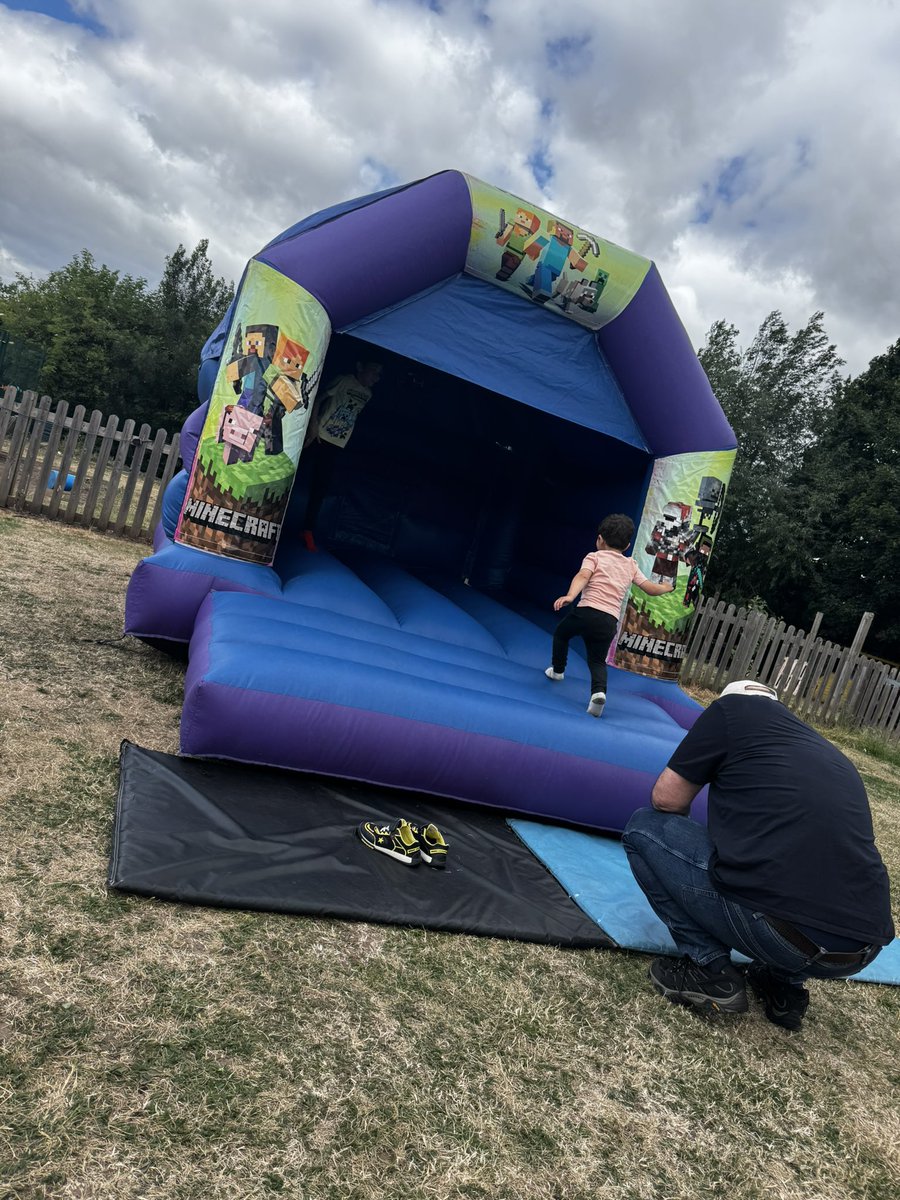 NorbridgeCIA's tweet image. We have a bouncy castle, an assault course and an inflatable dartboard 🏰🎯@DeltaNorbridge