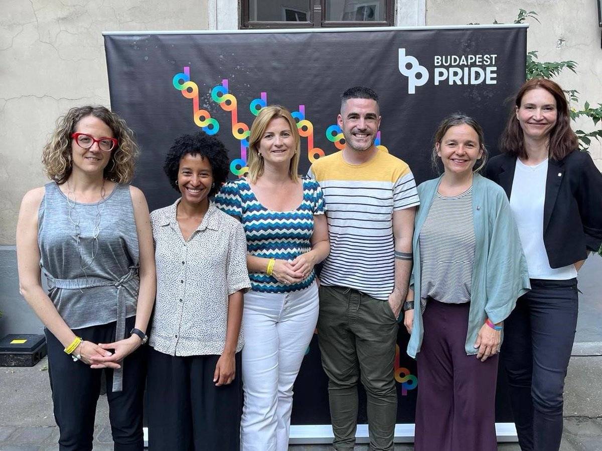 Eusko Legebiltzarra (@pvasco_euskol) on Twitter photo 🏳️🌈LGBTIQ+ eskubideen alde Budapesten diren mobilizazioetan parte hartu du Giza Eskubideen Batzordeko ordezkariak
➡️legebiltzarra.eus/portal/eu/web/…
🏳️🌈El <a href="/PVasco_EuskoL/">Eusko Legebiltzarra</a> acude a las movilizaciones de Budapest en defensa de los derechos de las personas #LGBTI
➡️legebiltzarra.eus/portal/es/web/… 🏳️🌈LGBTIQ+ eskubideen alde Budapesten diren mobilizazioetan parte hartu du Giza Eskubideen Batzordeko ordezkariak
➡️legebiltzarra.eus/portal/eu/web/…
🏳️🌈El <a href="/PVasco_EuskoL/">Eusko Legebiltzarra</a> acude a las movilizaciones de Budapest en defensa de los derechos de las personas #LGBTI
➡️legebiltzarra.eus/portal/es/web/…