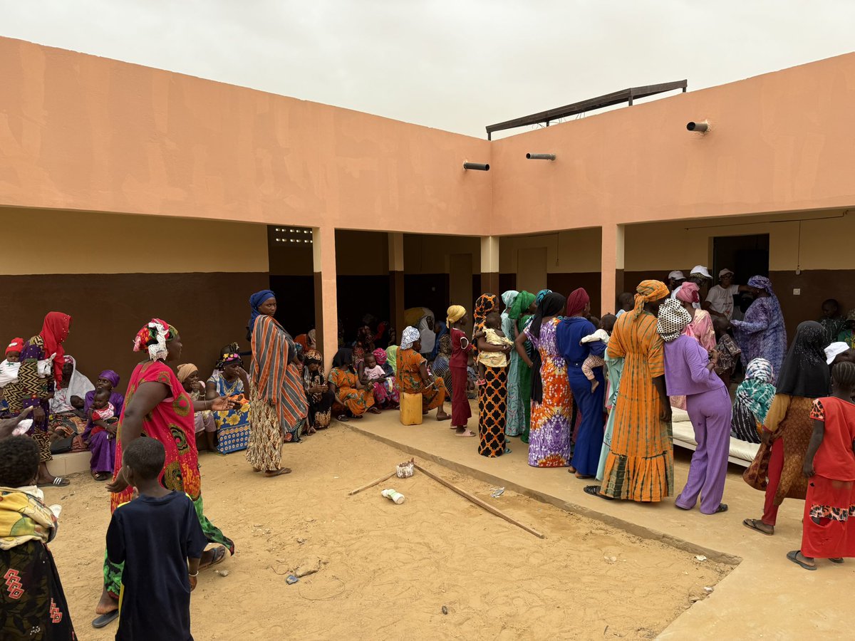En collaboration avec nos partenaires Debbo Health et la Fondation Sonatel nous avons entamé la journée de visite médicale pour les populations de Ando et environs.
Un record d’affluence l’accès à la santé est très vrai défis dans ces zones.
Une citoyenneté active au service des