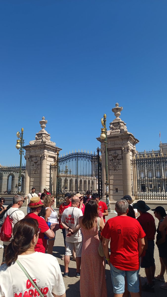 Aquest matí hem conegut Madrid a través dels diversos Tours organitzats per la <a href="/CCastelleraMAD/">Colla Castellera de Madrid</a>, qui ens ha ensenyat la ciutat a través de diferents rutes culturals i històriques. 

Moltíssimes gràcies per aquest detall!

#castells