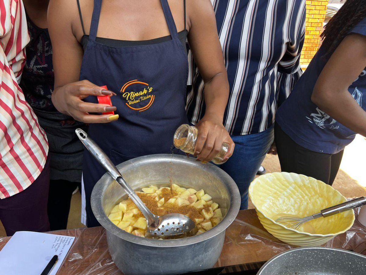 mkazipreneur's tweet image. Our cooking class with @ninahs_kitchen_  is in full swing! 🧑‍🍳

Participants are getting hands-on experience making pancakes, scrambled eggs, and spring rolls, while treating their taste buds to some seriously delicious eats. 🍽️🔥 

#CookingClass #SkillingSaturday