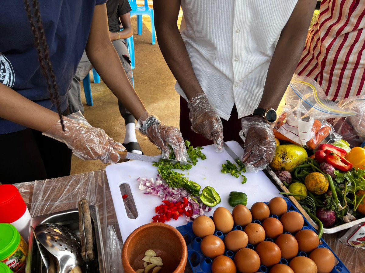 mkazipreneur's tweet image. Our cooking class with @ninahs_kitchen_  is in full swing! 🧑‍🍳

Participants are getting hands-on experience making pancakes, scrambled eggs, and spring rolls, while treating their taste buds to some seriously delicious eats. 🍽️🔥 

#CookingClass #SkillingSaturday