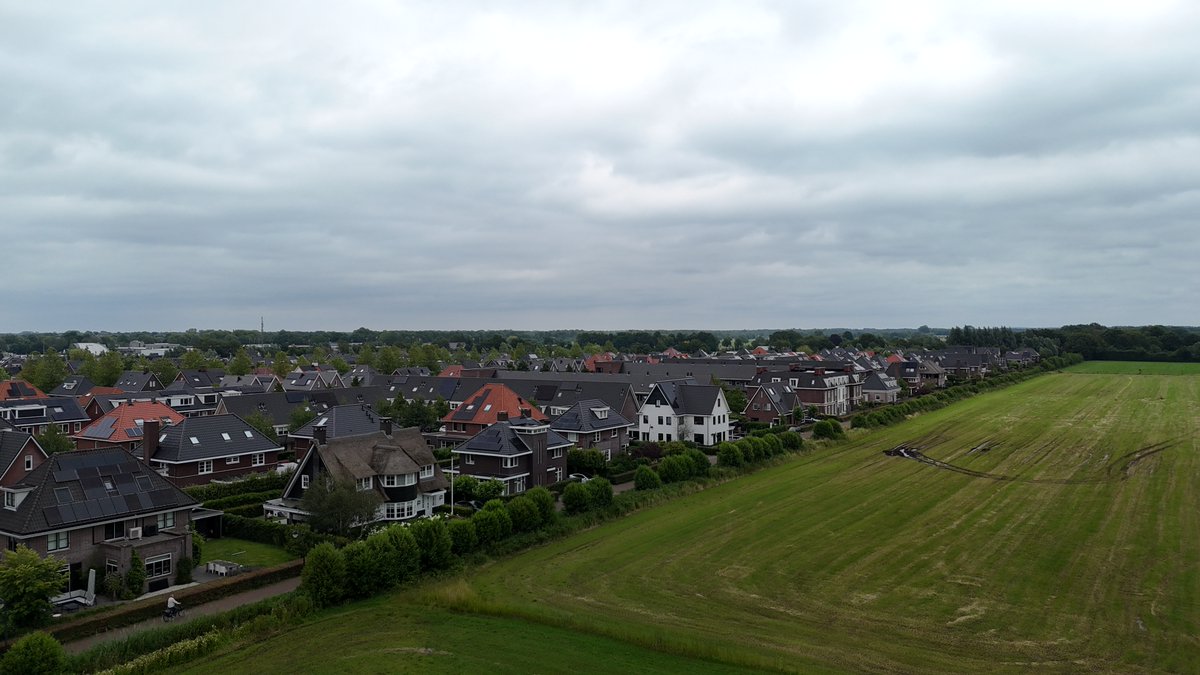 🏘️ De woningmarkt is krap. Daarom zetten wij ons in voor eerlijke kansen voor inwoners van #Leusden, #Achterveld en #Stoutenburg. 

Daarom hebben we vóór de #huisvestingsverordening gestemd die regelt dat 50% van de woningen naar mensen met een band met onze gemeente gaat. 💪