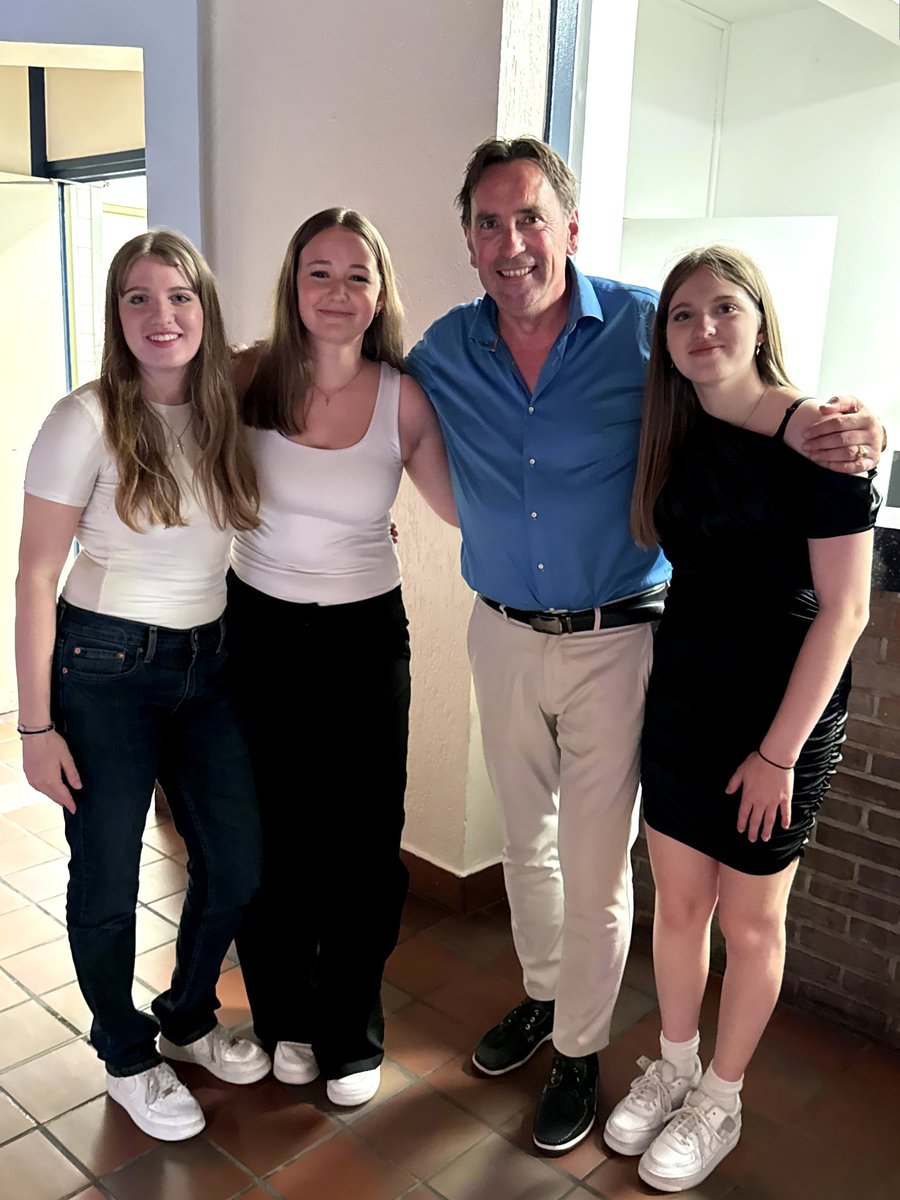 Boum du collège vendredi soir salle des fêtes 
Un plaisir d'être aux côtés des élèves Monnet et des parents d'élèves
Un vrai succès
Bravo!