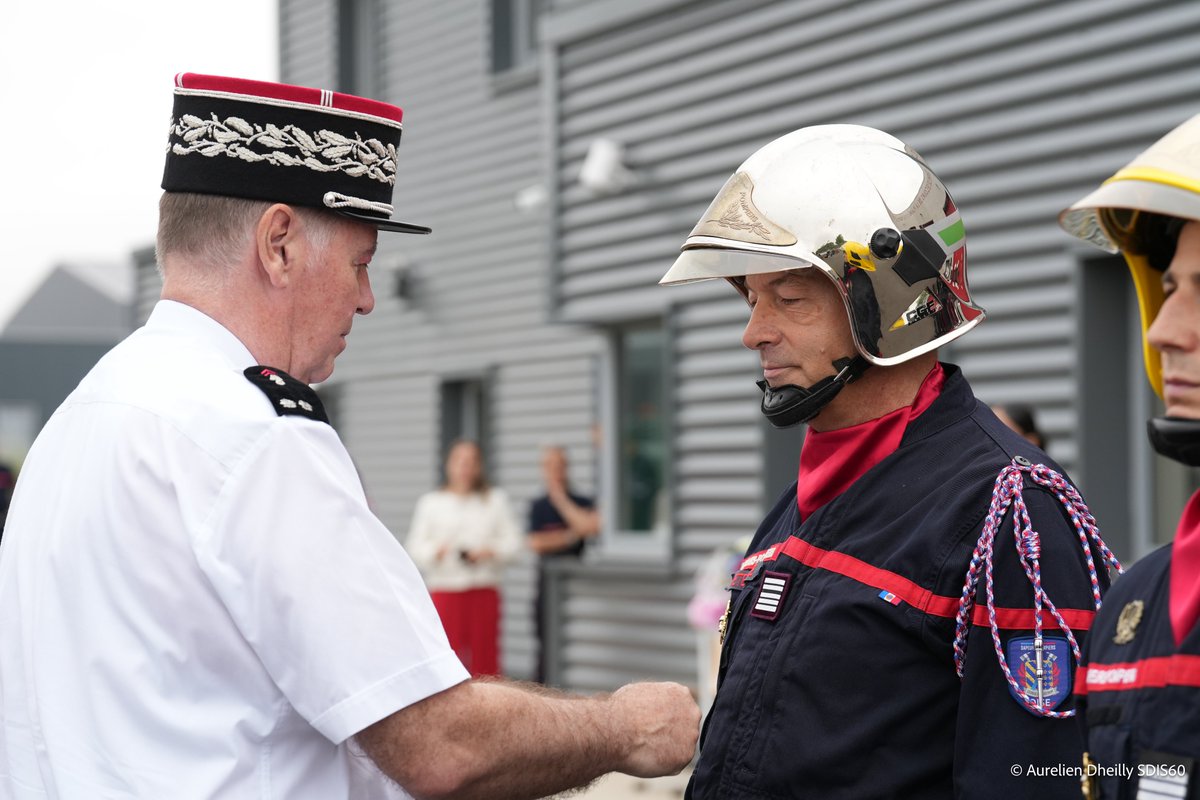 🚒 #JNSP2025 | Cérémonie ce matin au centre de secours de La Plaine d’Estrées, présidée par le <a href="/Prefet60/">Préfet de l'Oise</a>, Jean-Marie Caillaud, à l’occasion de la Journée Nationale des Sapeurs-Pompiers.