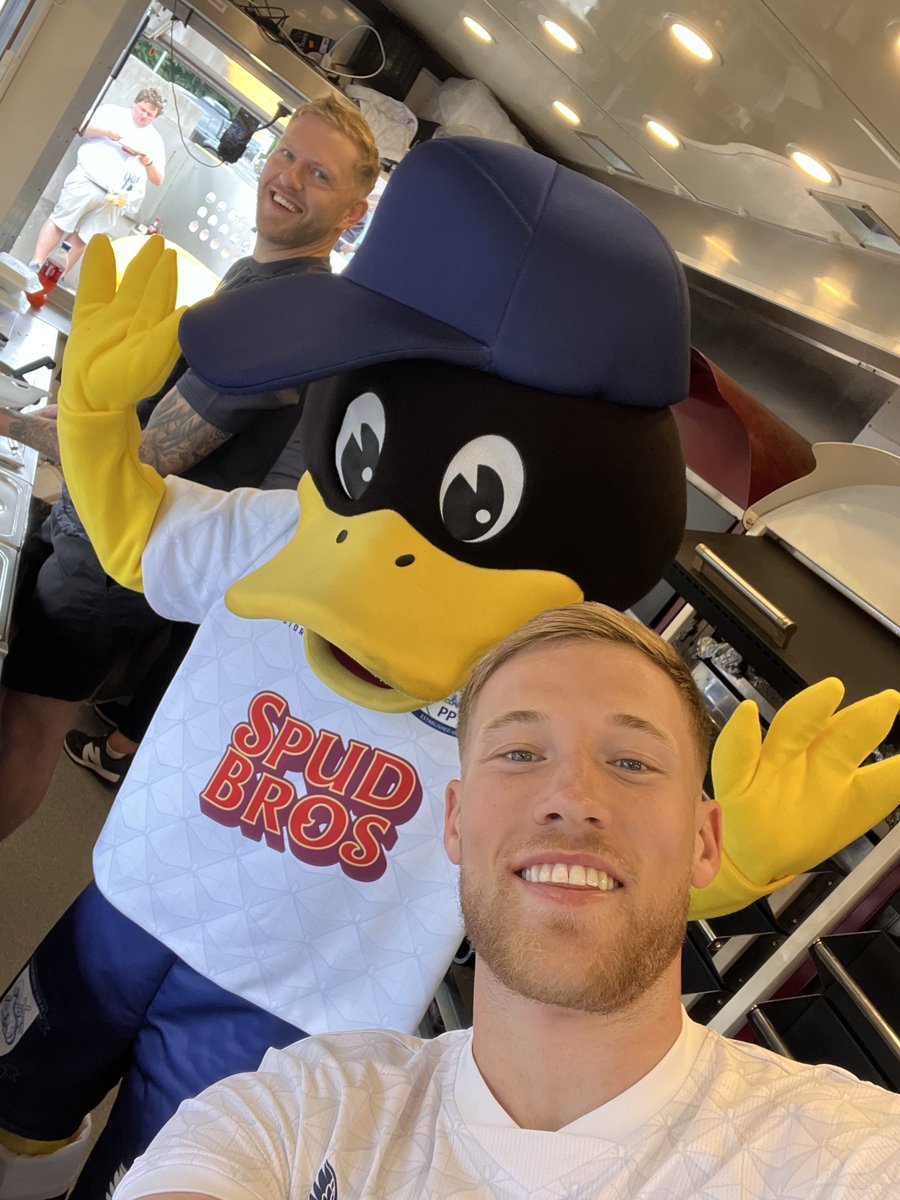 Preston North End FC (@pnefc) on Twitter photo Look whoβs serving spuds. π₯
#pnefc | <a href="/pnecommunity/">Preston North End Community and Education Trust</a> Look whoβs serving spuds. π₯
#pnefc | <a href="/pnecommunity/">Preston North End Community and Education Trust</a>