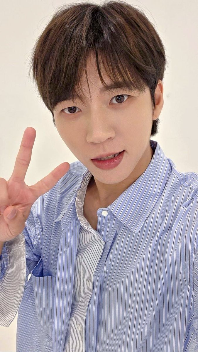 [📢] 

NAM WOO HYUN 1st OFFICIAL MEMBERSHIP '새싹' 1기 모집 D-2 🪇

🌱모집 기간
~ 2025.06.30 (월) 23:59PM (KST)

🌱가입처
프롬 스토어 (fromm store)
store.frommyarti.com/goods/23983

#남우현 #NAMWOOHYUN
#새싹모집 #새싹_1기