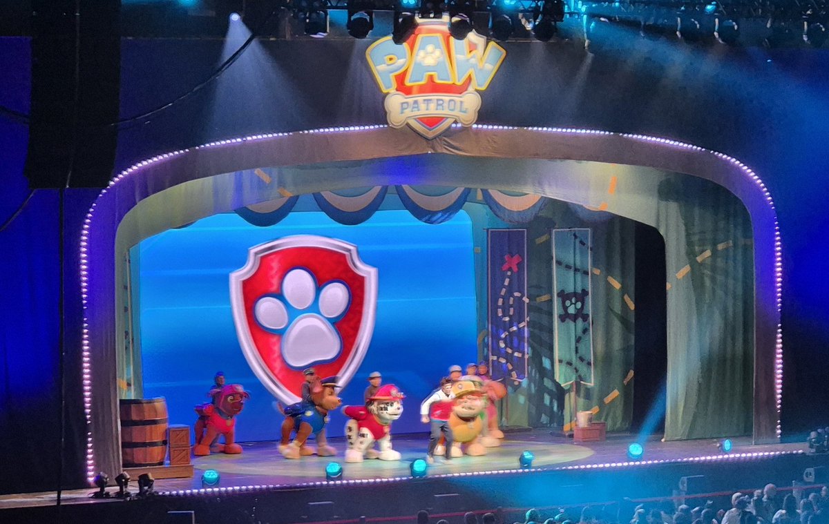 Family morning watching Paw Patrol Live - Great pirate adventue,  with our two little pirates 🦜🏴‍☠️