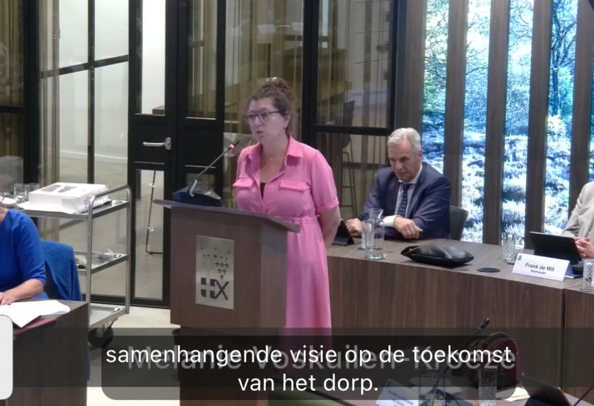 🏘️ Achterveld groeit, maar een duidelijke toekomstvisie ontbreekt. Daarom diende Lokaal Belangrijk, samen met CDA, VVD &amp; Sociaal Leusden, een motie in. Deze is aangenomen ✅ Melanie Voskuilen-Kroeze voerde het woord namens Lokaal Belangrijk. #Achterveld #Leusden