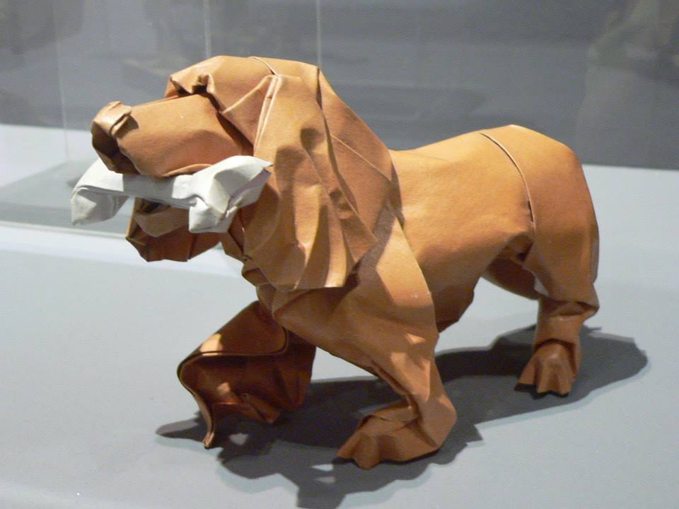 Origami impresses. But does it still amaze?
What if the technical breakthroughs currently transforming origami weren't entirely beneficial?
Read more here :
origami-shop.com/en/origamiwond…
#Origami #OrigamiArt #NicolasTerryOrigami #OrigamiShop

Dog by Eric Joisel- photo by Dee Lynch