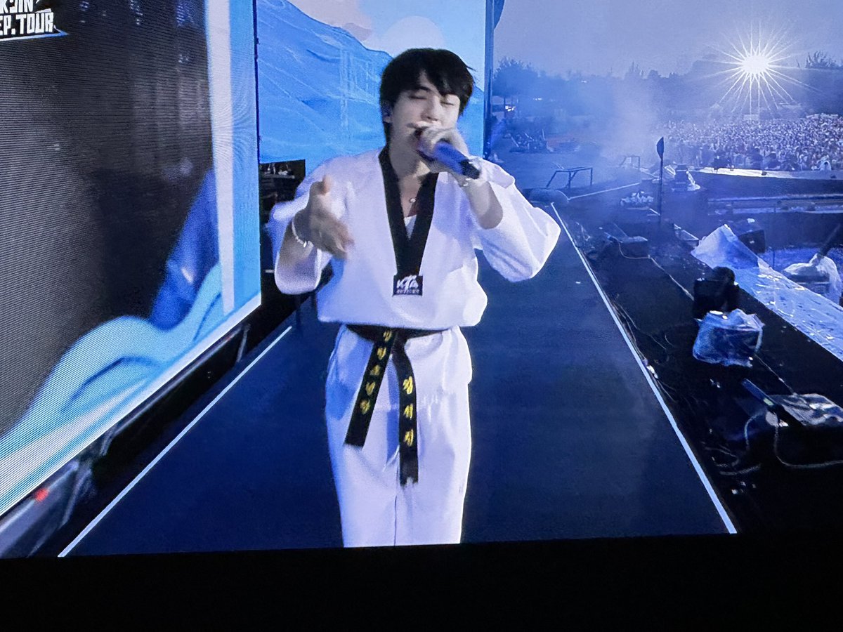 The sheer Jin-ness of this whole concert is perfection. #RUNSEOKJIN_epTOUR