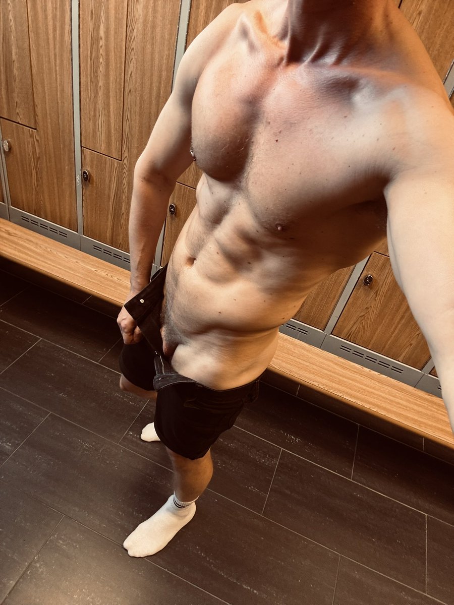 Gym done, heading home commando. 

Retweet if you want to have some fun with me😈🍆💦
