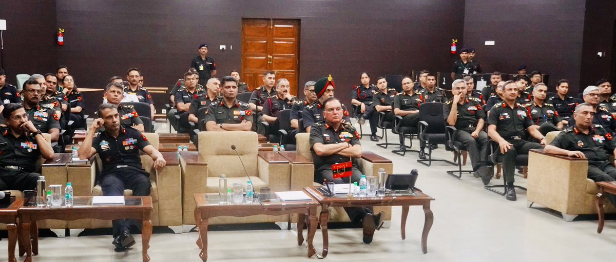 A thought-provoking talk on "Contemporary Conflicts" was delivered today at HQ Southern Command by Col Ajay Singh (Retd), an award-winning acclaimed author covering wide spectrum and dynamics of the ongoing global conflicts. He highlighted the growing influence of