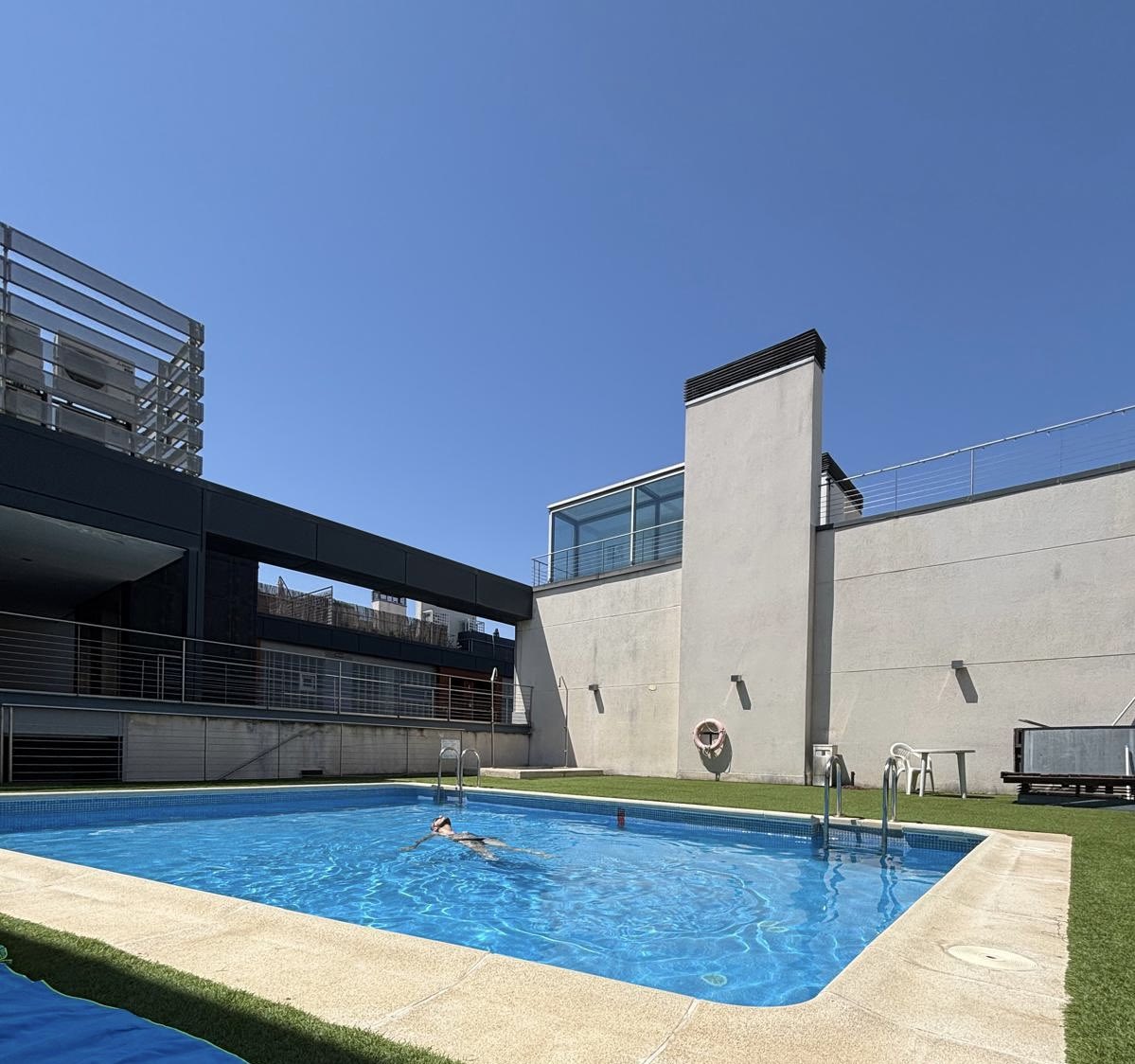 AlexvonKarma's tweet image. La piscina funciona.