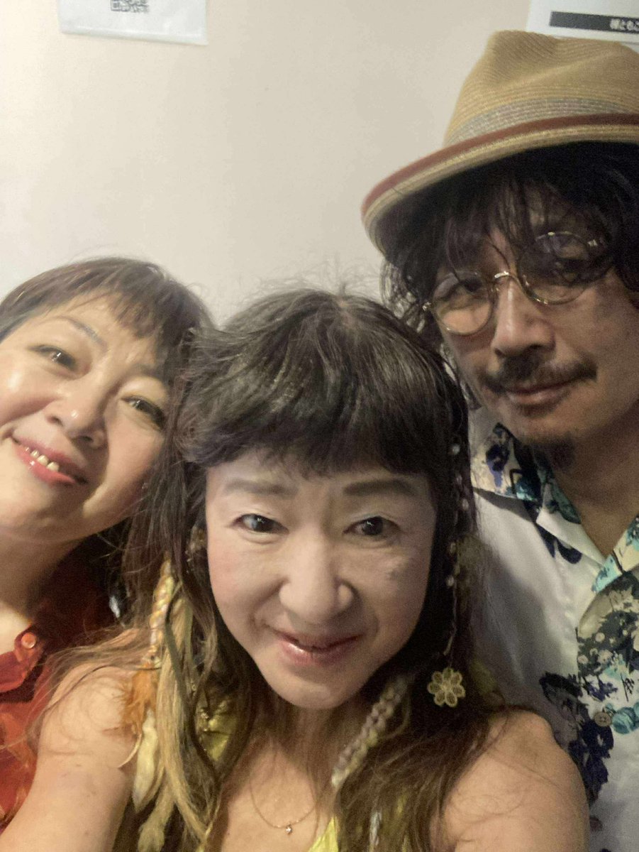 fenderjb78's tweet image. 本日
赤坂で種ともこさんの昼ライブ「Restart Journey 2025」
俺とぐれいすでサポート。
とても良きツアー初日になりました!
、、で、16時撤収で早々に帰宅。
どうしていいかわからないから、フィリーソウル爆音で掛けながら一人打ち上げ。
俺的には辻褄が合ってるんだけど😎