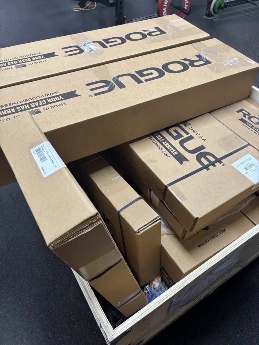 Such a great feeling at 6AM to walk into the RMC after a vacation to see a delivery from <a href="/RogueFitness/">Rogue Fitness</a> waiting to be unboxed. Thank you so much Bill, <a href="/caitymatter/">Caity Henniger</a>, Rick and Sherri. It is always so appreciated!
#FIGHTlikeaPIRATE
#RyouRogue