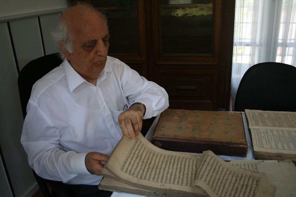 Prof. Dr. Fuat Sezgin ve Dr. Ursula Sezgin Bilimler Tarihi Kütüphanesi Yazma Eser Koleksiyonundaki yazma ve Osmanlıca nadir matbu eserlerin tamamı dijitalleştirildi. Kataloğu da hazırlanan koleksiyonun tamamı, Fuat Sezgin’in vefat yıldönümü olan 30 Haziran 2025 Pazartesi günü