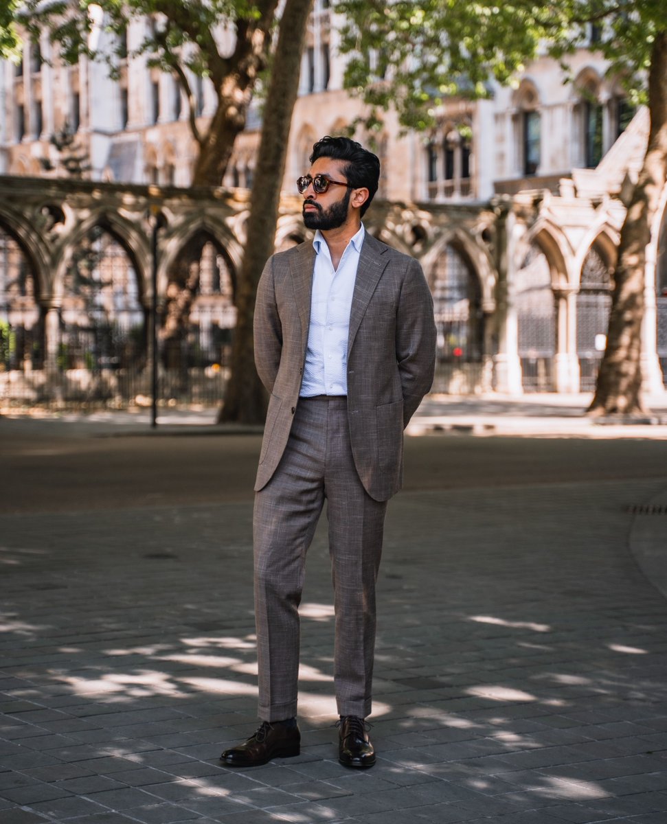 Meet your most versatile shoe.
The Wilms Derby looks sharp with suits and laid-back with jeans. 👞

#JohnWhiteShoes #WilmsDerby #MensStyle