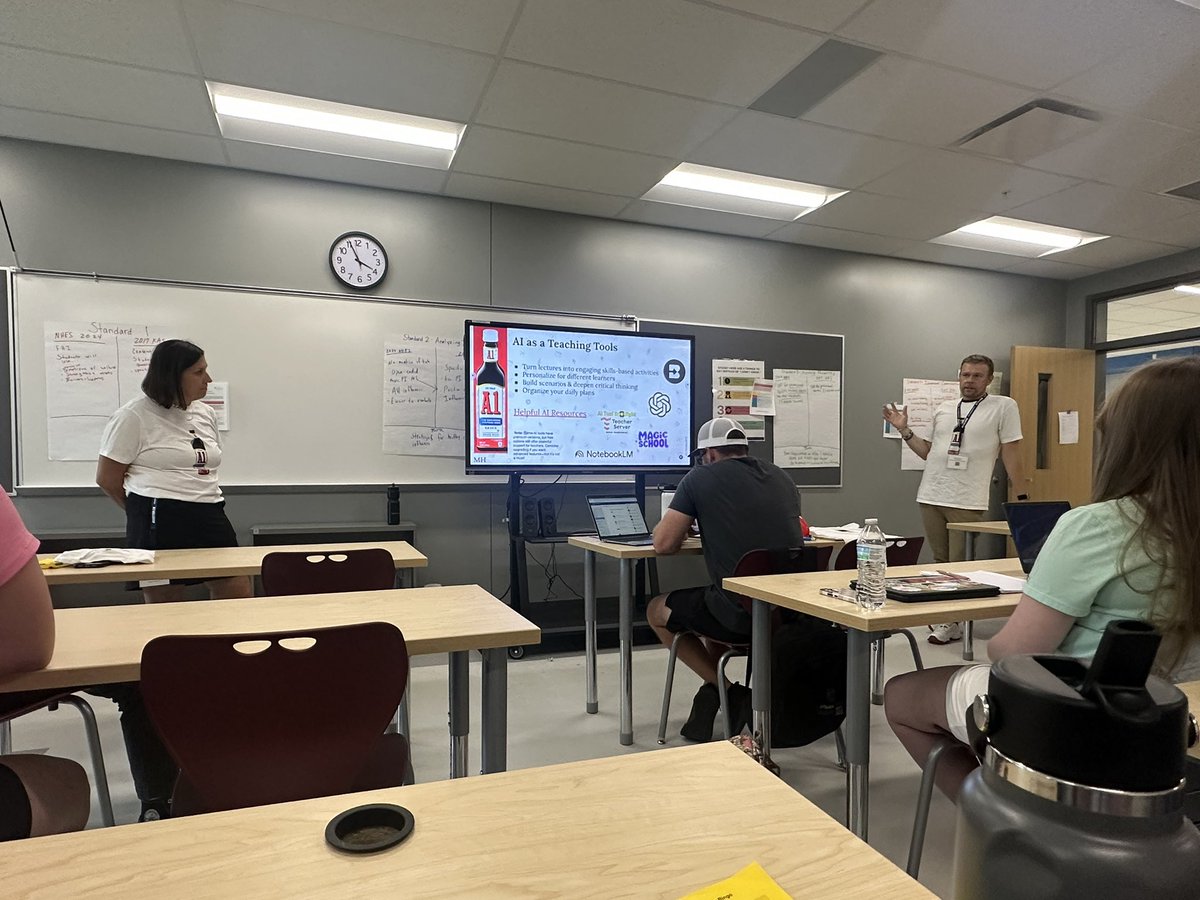 Thanks to <a href="/TALLMADGEHEALTH/">Mr. Hagedorn</a> and <a href="/Marstar21/">MARIA</a> for an incredible power hour at #MoveThrive5! They brought the secret sauce! 🔥