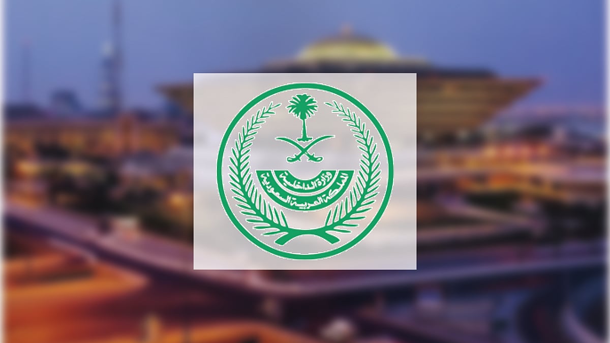 نفذت وزارة الداخلية اليوم حكم القتل تعزيرًا في أربعة جناة، ثلاثة مصريين ومواطن، بمنطقة تبوك، حيث أقدم الثلاثة على تهريب أقراص الإمفيتامين والحشيش المخدرين إلى المملكة، وتلقاها المتورط الرابع. #البوابة 