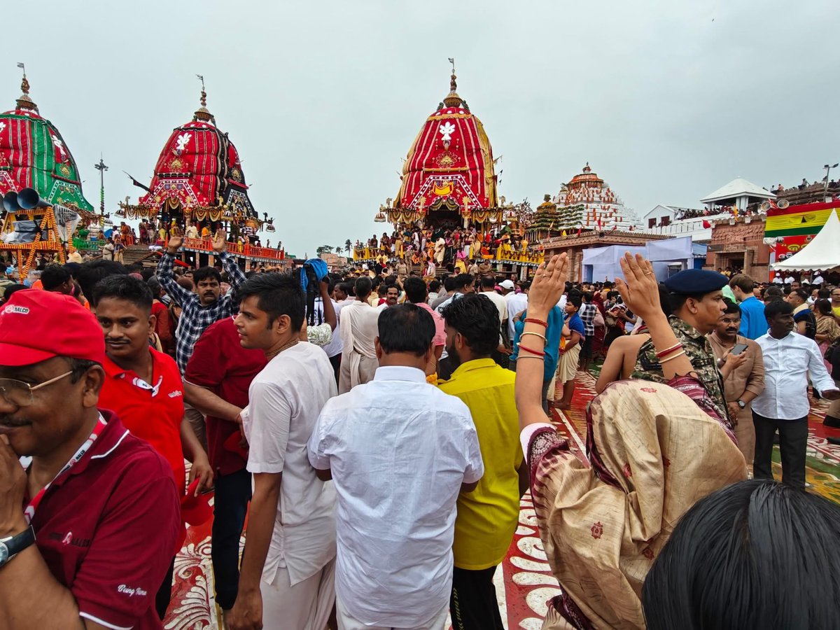 SaltNews_IN's tweet photo. Odisha Congress Committee’s President Bhakta Charan Das participated in Jagannath Rath Yatra in Puri. https://t.co/xhMK2ySC7a