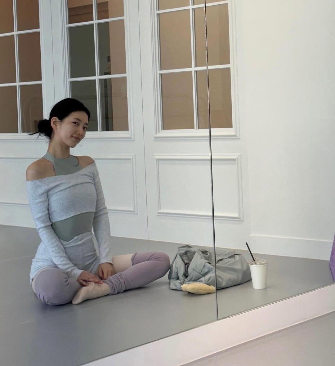 발레 수지 자태좀 봐... 자세 진짜 바르세요 
척추 수술 안하실듯