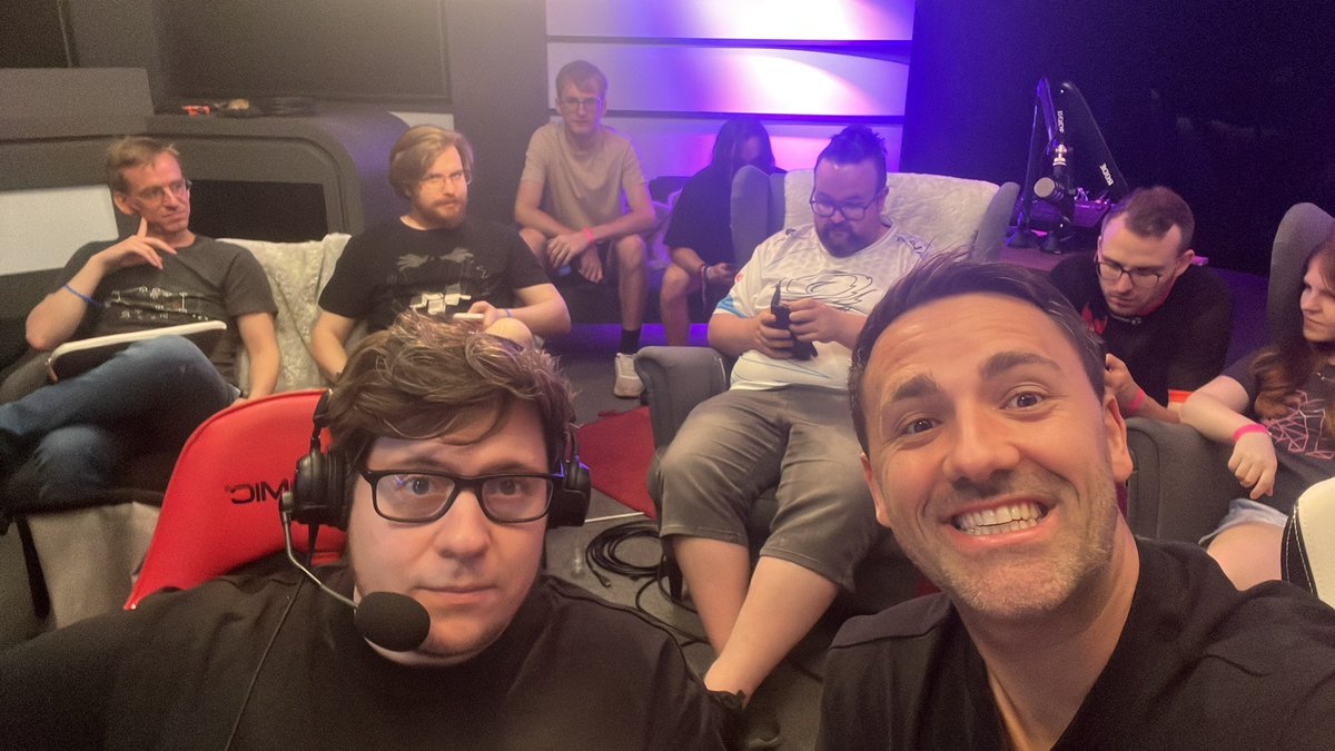 Wir sind live mit dem #HSC27 auf twitch.tv/TaKe - <a href="/derBovo/">Silvano Bovo</a> Freuen uns auf euch 😍