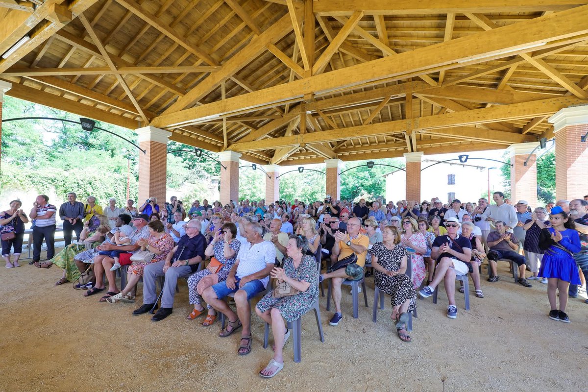 Inauguration de la halle de Lagrave 

Il est pour moi essentiel de maintenir des lieux de convivialité au cœur de nos villages.

Le Département a financé à hauteur 74 888 euros les travaux nécessaires à cette réalisation.

Cette halle de 300 m² en plein centre de la commune sera