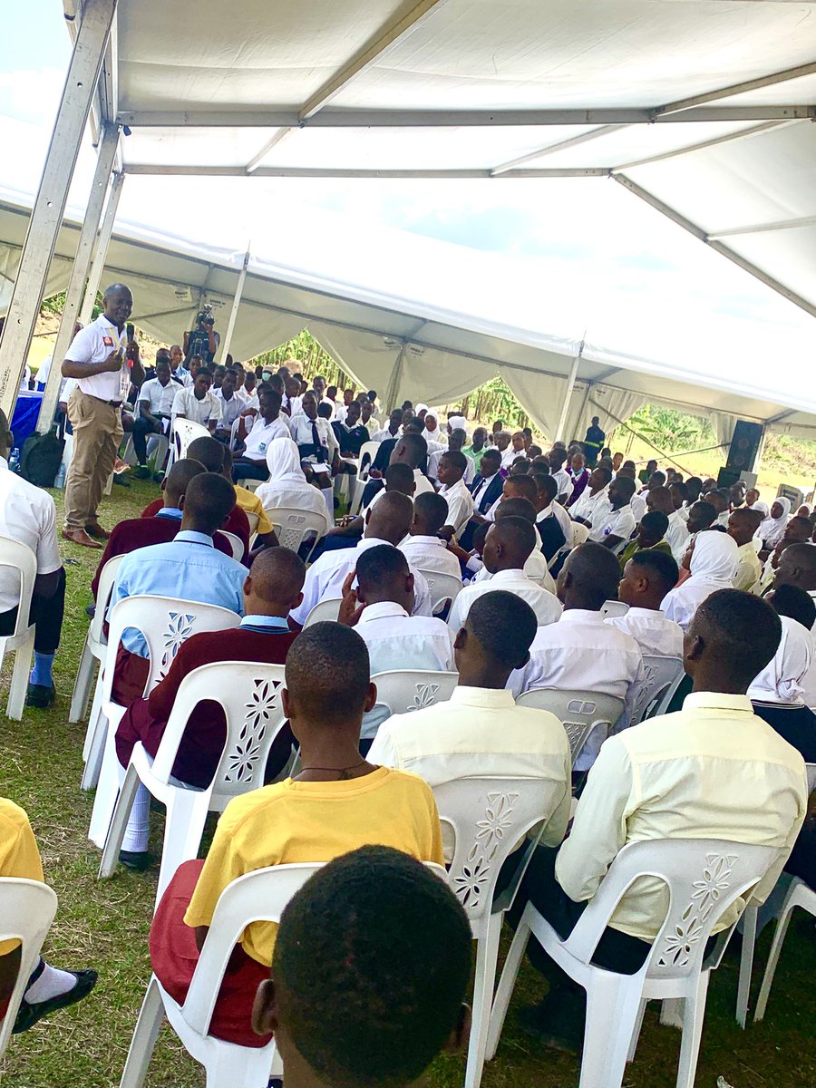 Happening Now:
The UCLF president, Prof <a href="/AcKakooza/">AcKakooza</a> sharing with students about the importance of leadership. 
For live updates: youtube.com/live/weTjsXzPi
#8thNationalYouthConvention