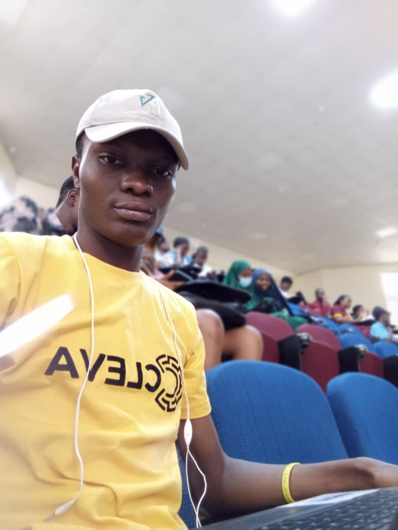 AlaniJoshua_'s tweet photo. #Datafamz - Day 11
Telling my Data journey since 2022
From no laptop to freelancing as a data analyst (Student).
My journey hasnโt been smooth, but hereโs how I kept going.
๐งต
#MyDataJourney #DataAnalytics #DAMPTWO https://t.co/C2RtpaCI91