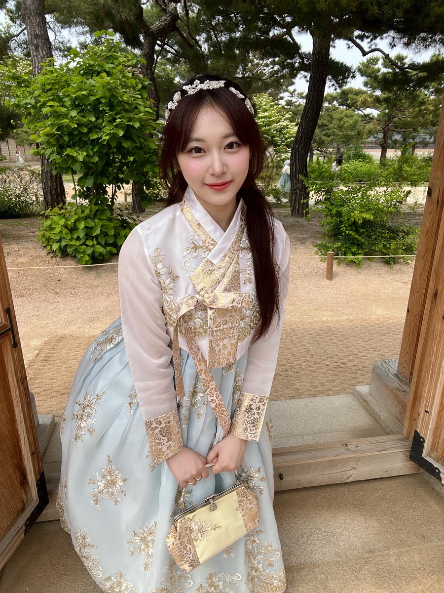 ILY1GLOBAL_'s tweet photo. [📷] Ririka (noguririka) Instagram Update

Does it suit me~?🤍🩵
I picked my favorite color, sky blue!

#RIRIKA #리리카 #ILY1 #아일리원 https://t.co/x88lw4lMLU