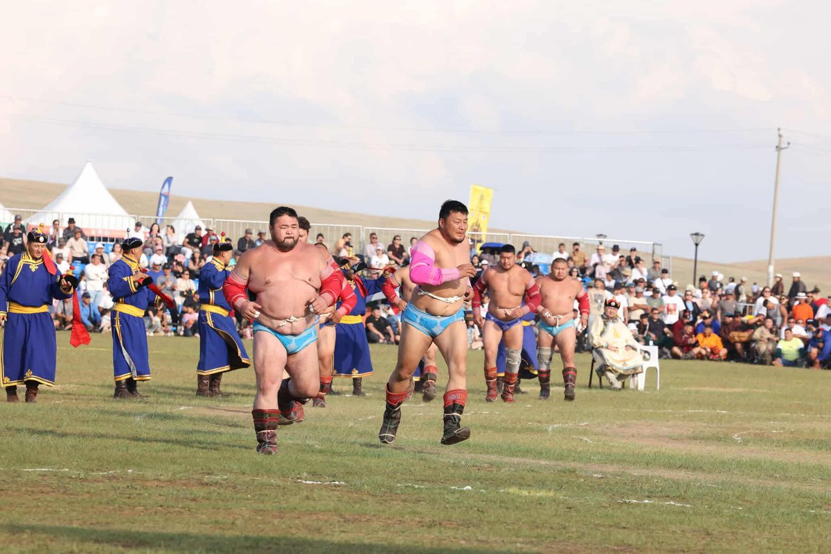 “Хүрээ цам-Даншиг наадам 2025”-ын бөхийн барилдаан эхэллээ. 256 бөх зодоглох түрүү бөхийг 30 сая төгрөгөөр байлна.
Обо маань түрүүлнэ дээ 💪🏼