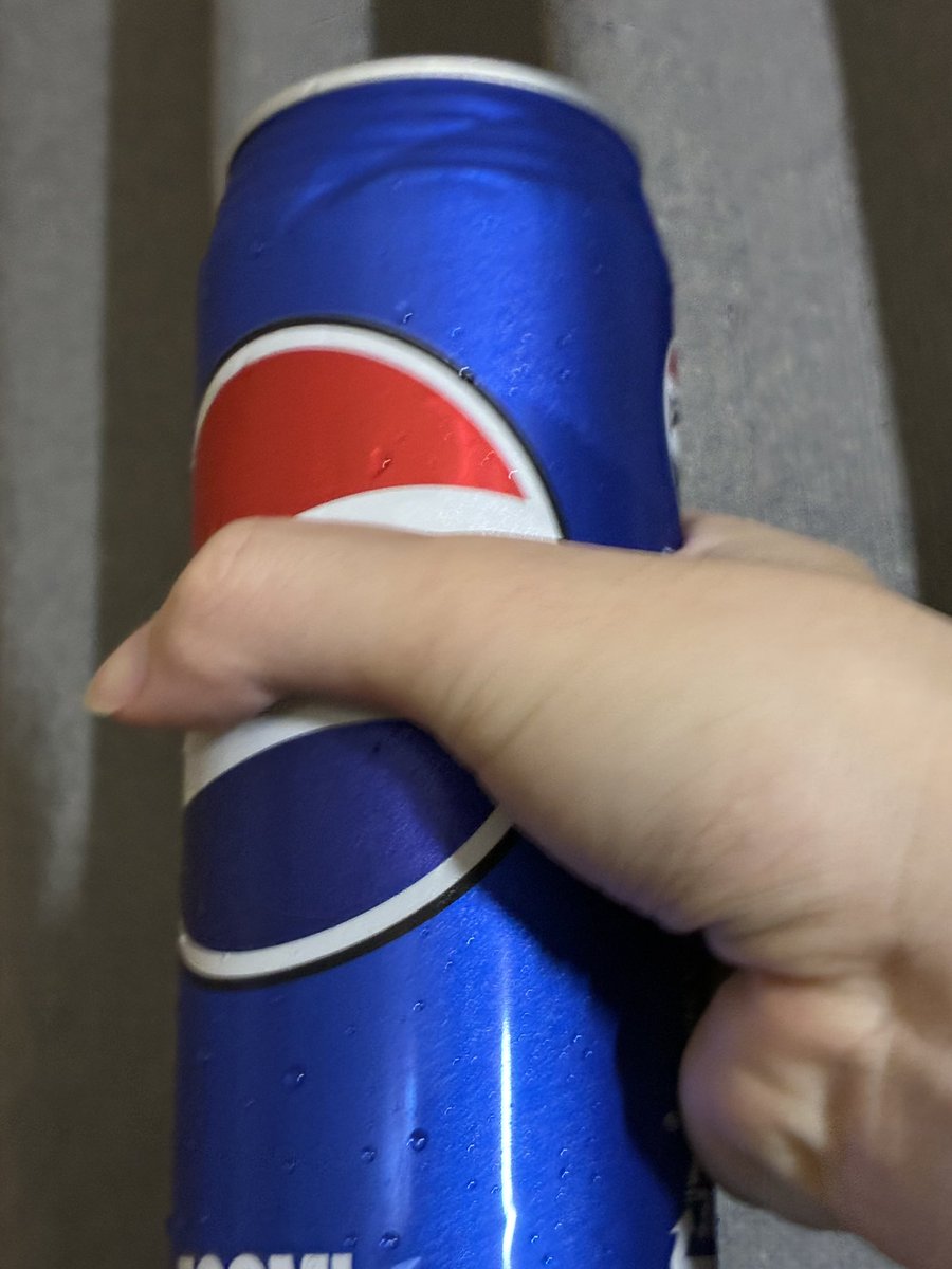 2分ぐらい中入った缶握り潰そうとして無理だった、人生で最も無駄な2分だった