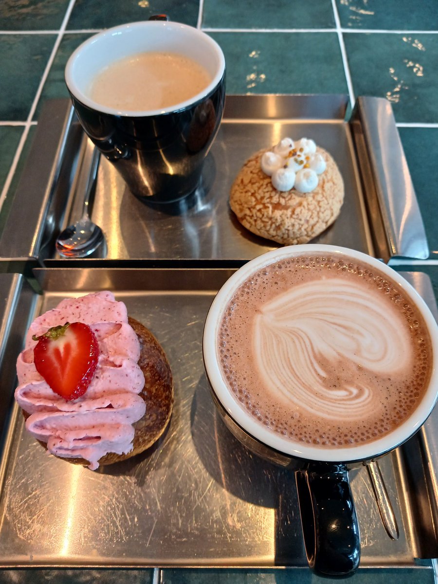AkariSayaka01's tweet image. Hi there! Yesterday was Akari-chan's birthday and she went on a trip to Lutsk with family (a city in Ukraine). The city is very beautiful and we ate a lot of yummies as well! Thank you for all your support this year!🎉🎉