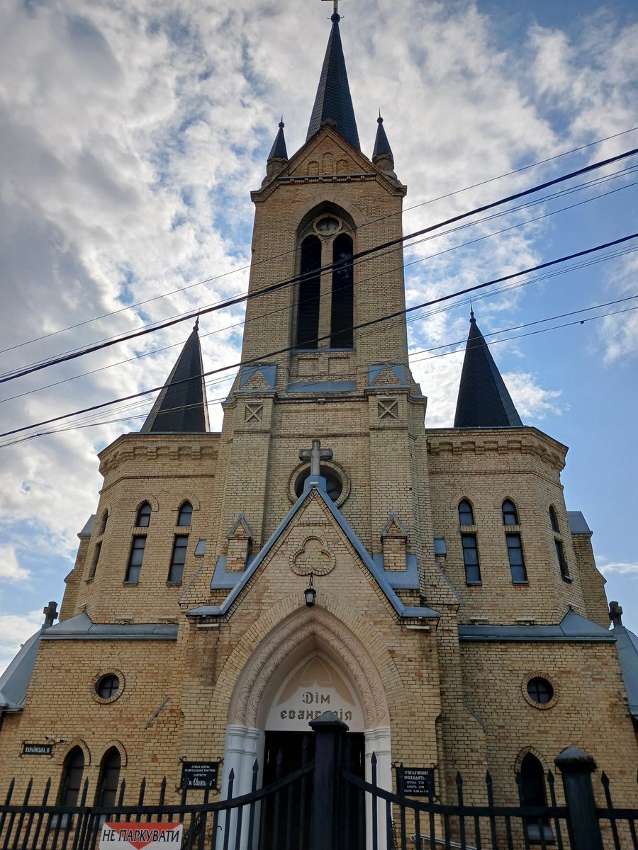 AkariSayaka01's tweet image. Hi there! Yesterday was Akari-chan's birthday and she went on a trip to Lutsk with family (a city in Ukraine). The city is very beautiful and we ate a lot of yummies as well! Thank you for all your support this year!🎉🎉
