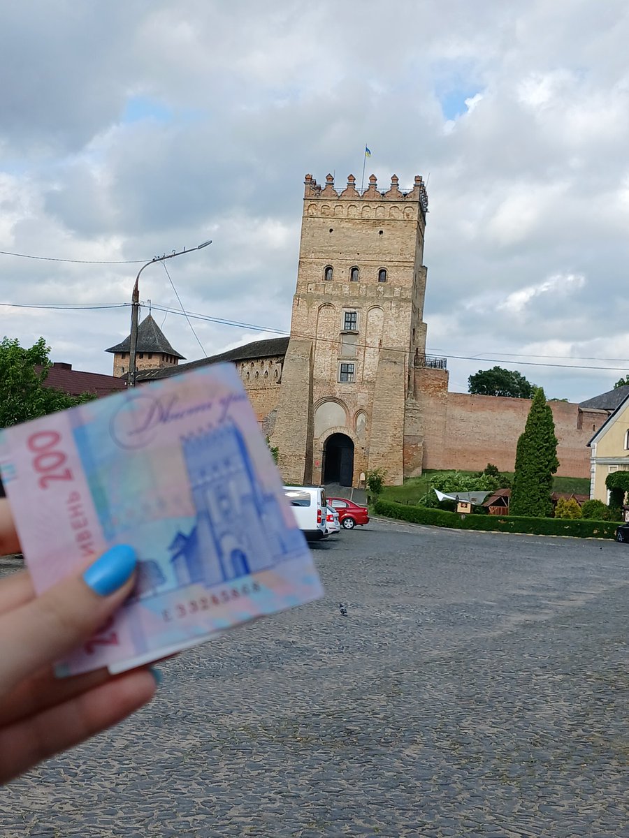 AkariSayaka01's tweet image. Hi there! Yesterday was Akari-chan's birthday and she went on a trip to Lutsk with family (a city in Ukraine). The city is very beautiful and we ate a lot of yummies as well! Thank you for all your support this year!🎉🎉