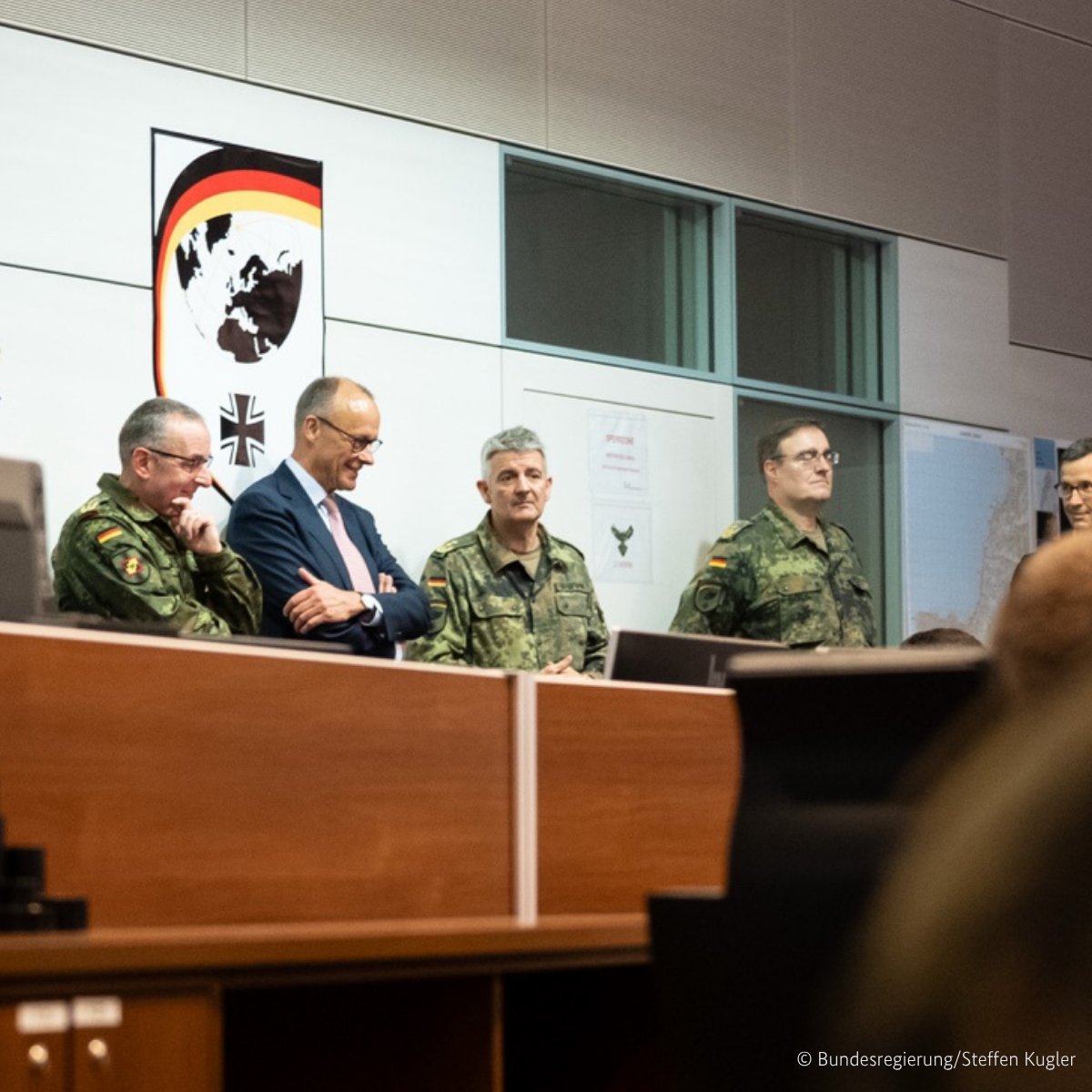 Das Operative Führungskommando steht für eine moderne Bundeswehr, die sich neuen sicherheitspolitischen Realitäten stellt. Für Streitkräfte, die uns und unsere Verbündeten kraftvoll schützen und verteidigen. Gemeinsam. Jederzeit. Entschlossen. Herzlichen Dank für den Einblick.