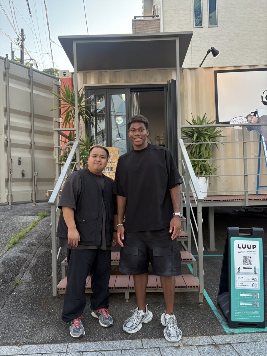 鈴木彩艶選手！！！！
お会いできて光栄でした！！！⚽️

リアルに身長が僕のちょうど倍ありました！

日本の岡崎という地から、大応援してます！！！！！！