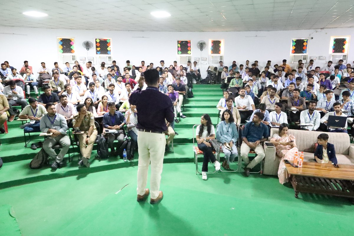 साइबर सिक्योरिटी इंटर्नशिप प्रोग्राम 2025 (APCSIP-2025) 
स्थान: श्री वेंकटेश्वरा यूनिवर्सिटी, रजबपुर (अमरोहा) कैंपस
दिनांक: 28 जून 2025

🔹"APCSIP-2025: अमरोहा में उभरा साइबर सुरक्षा का राष्ट्रीय हब"
🔹"अमरोहा पुलिस की साइबर वॉरियर्स तैयार करने की पहल – APCSIP-2025 में देशभर से