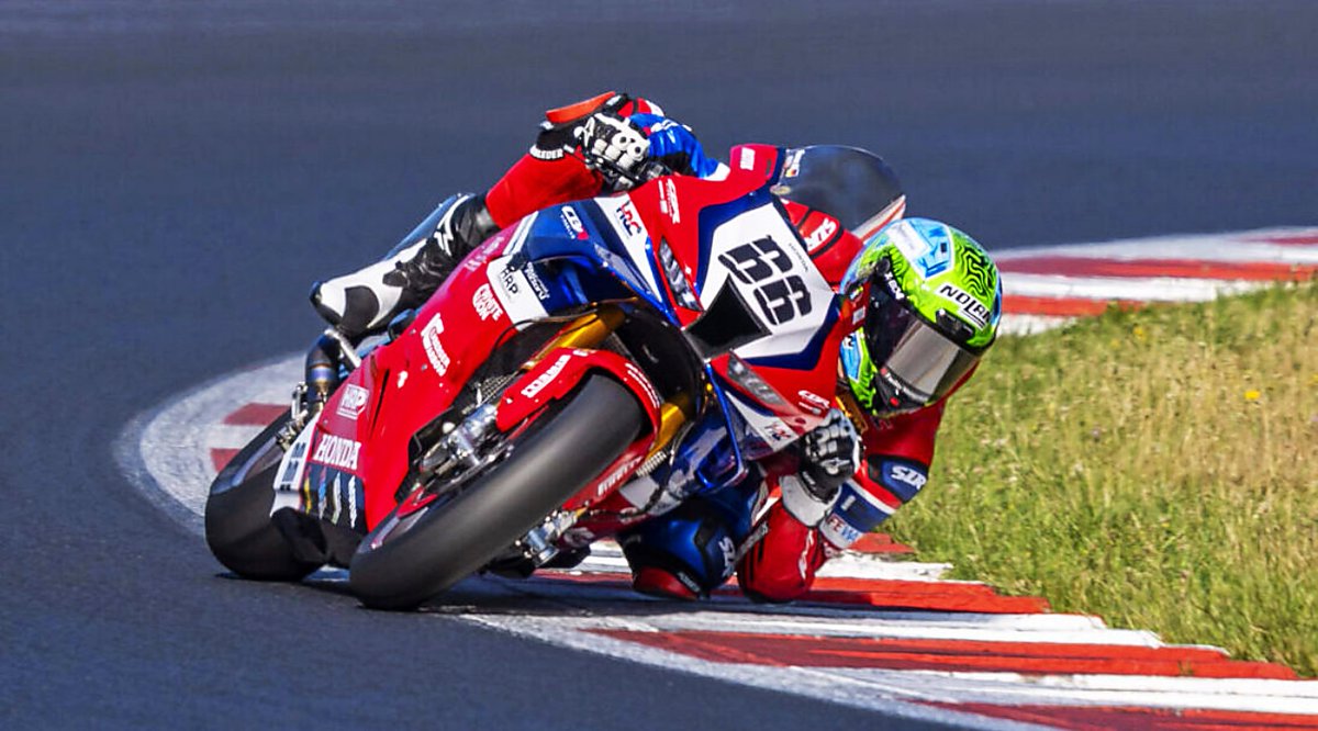 Swinxy's tweet image. Hannes Soomer y Florian Alt se escapan en el IDM y victoria de Íñigo Iglesias en Sportbike

motociclismo.es/deporte/veloci…

#NoTodoMotoGP 
#IDM