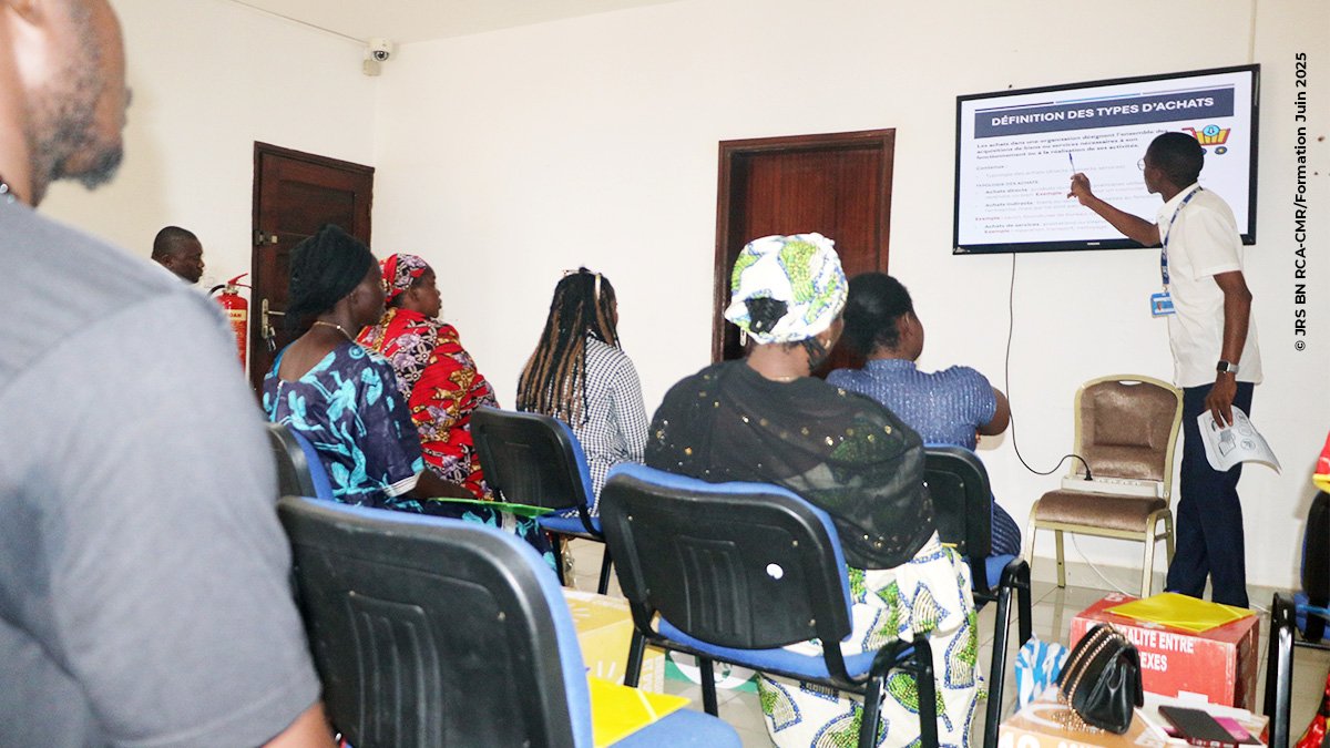 jrsWaf's tweet image. #Cameroun
📚🙌🏻 Le 27 juin à Yaoundé, le JRS et @RefugeesCmr ont formé quatre groupes de réfugiés sur l'approvisionnement! 🌍
Un grand saut vers l'autonomie à travers des compétences pratiques pour mieux gérer leurs ressources.
#JRS #UNHCR #Réfugiés #Livelihoods #Formation
