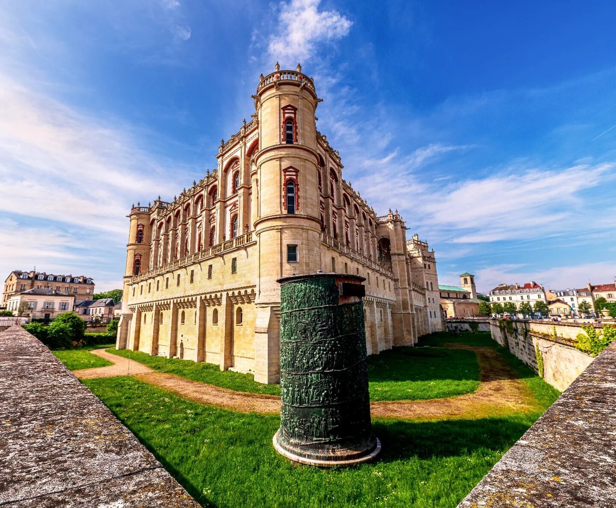 🔊 Here are the 3 pictures you liked the most this week on our Instagram. 

1 -  La vasque  📸© dreuxvalou
2 -  Place Vendôme 📸©nadege_sunset
3 -  Château de Saint-Germain-en-Laye 📸 ©bertrandrispe 
#visitparisregion #explorefrance