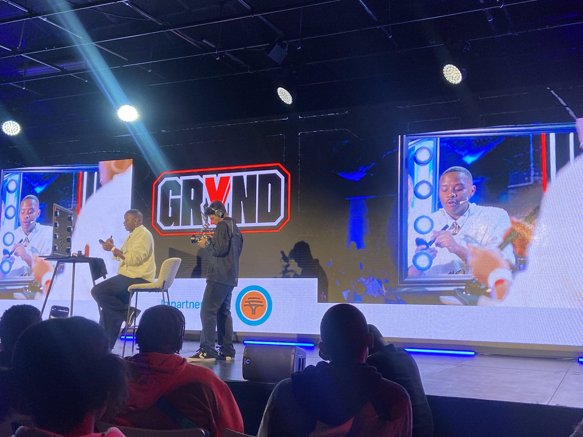 Please give props to my employer @yfm 

A live make up tutorial by <a href="/PharasiJay/">YOUTUBE:JAY PHARASI</a> 
Not only is it cool to bring what happens on social media to life but also breaking the boundaries about who says what about make up. 

#GRYND